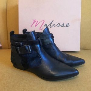 Black fur and leather pointed toe booties